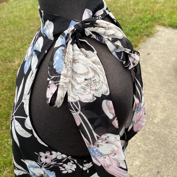 Halter dress with tie at neck - Picture 4 of 4